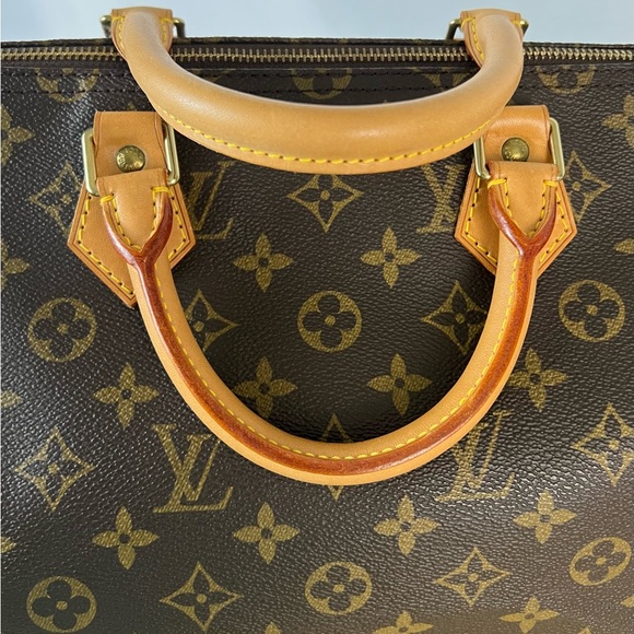 Authentic Louis Vuitton Speedy 35 Monogram ๐ - Picture 13 of 17